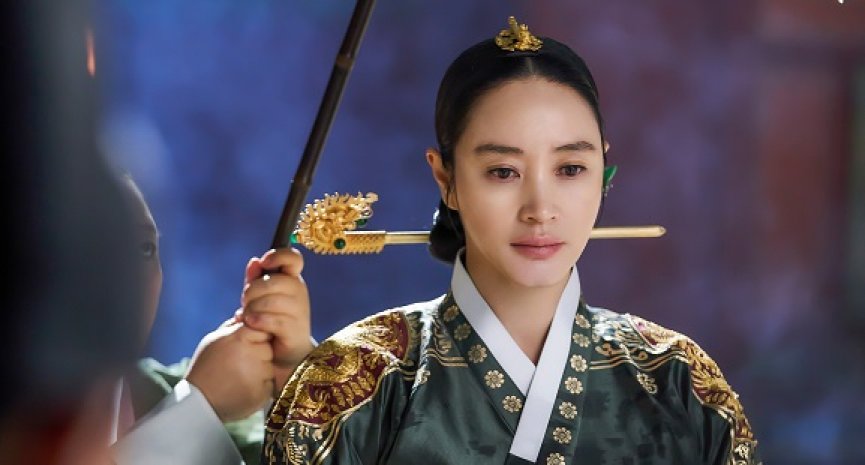 Netflix与韩更新《王后伞下》！金憓秀出道36年为演古装坚持不做